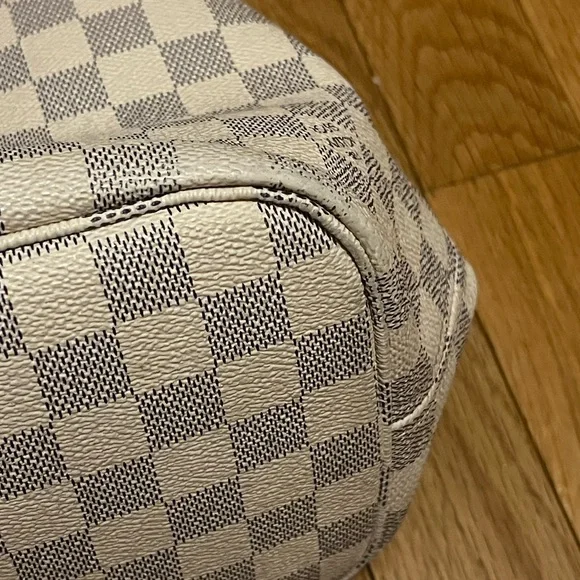 Louis Vuitton Neverfull MM - Picture 7 of 15